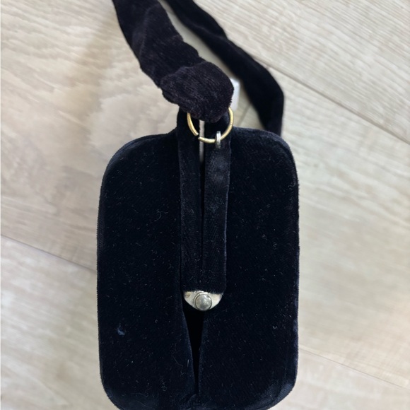 Vintage Black Velvet Purse, Women's Bag with Lucite Clasp from 1940s - Picture 7 of 9